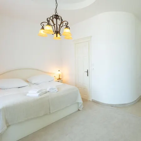 Columbus - Marynarki Polskiej 2 3*