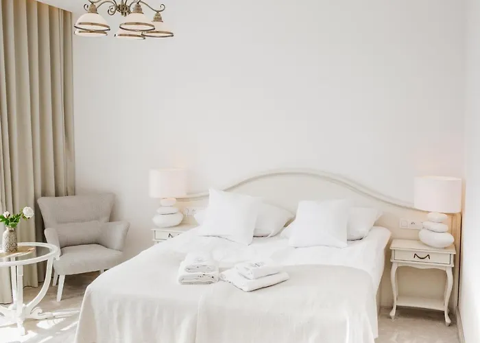 Columbus - Marynarki Polskiej 2 Bed & Breakfast 3*