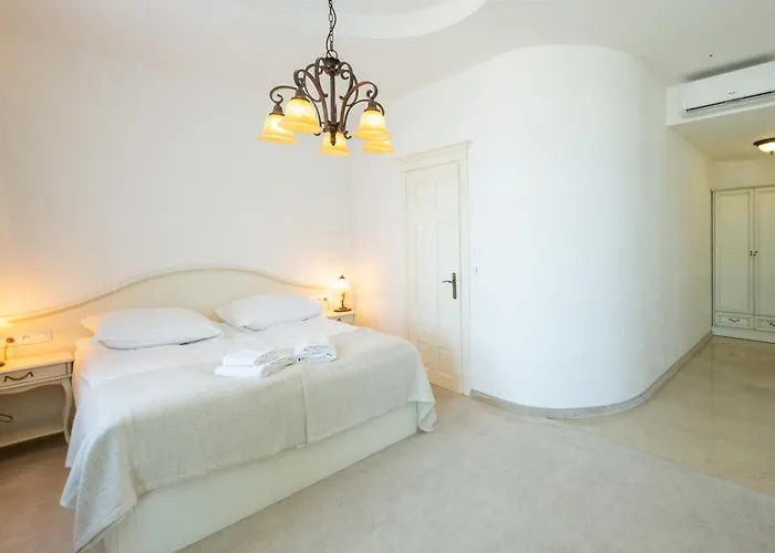 Columbus - Marynarki Polskiej 2 3*